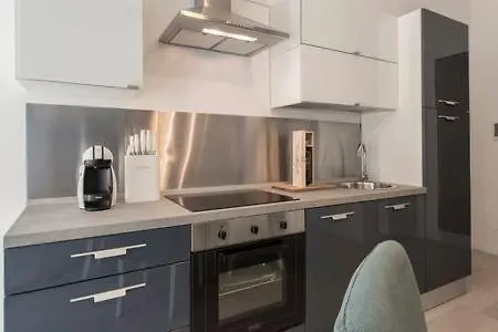 Tarra Flat Milan